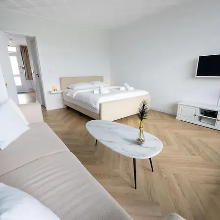 Near Coast & Canals アパート アルクマール