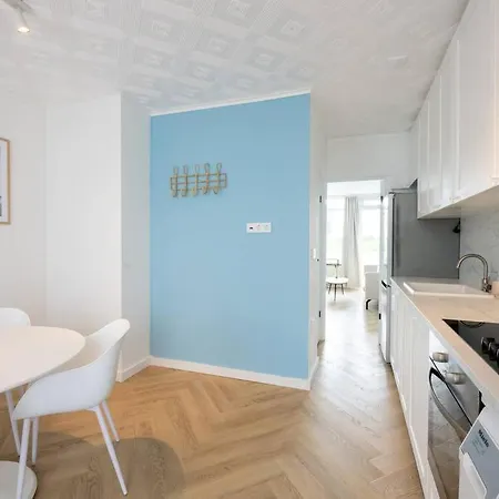 Near Coast & Canals אלקמאר